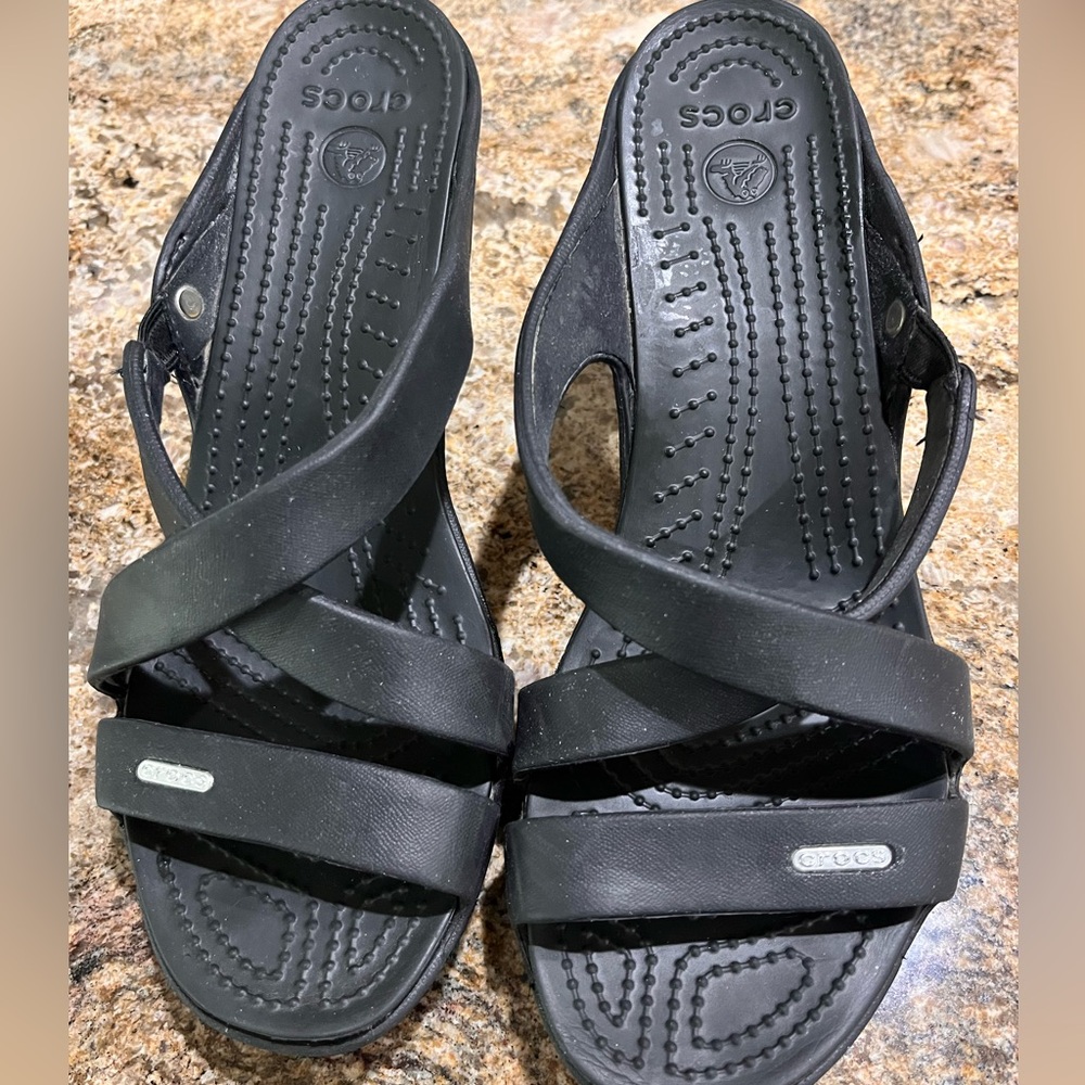 CROCS BLACK HEELED SANDALS, SIZE 10W